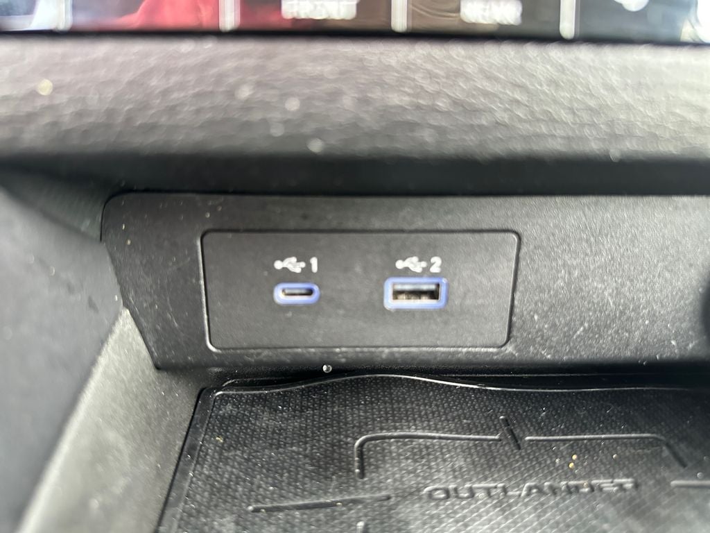 2022 Mitsubishi Outlander ES