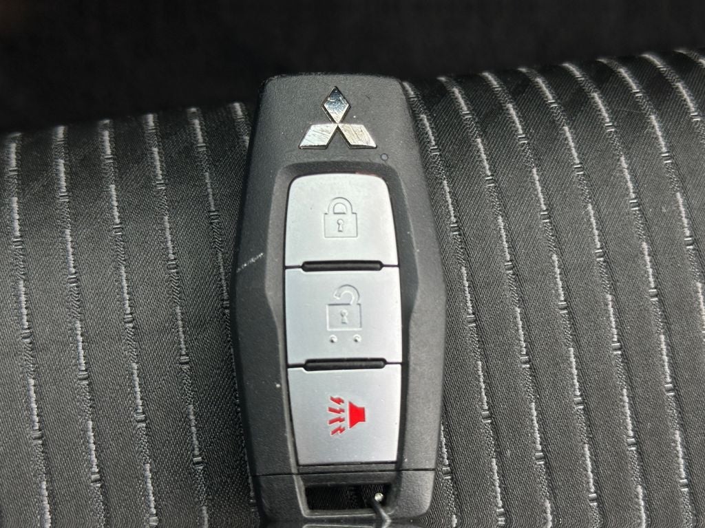 2022 Mitsubishi Outlander ES