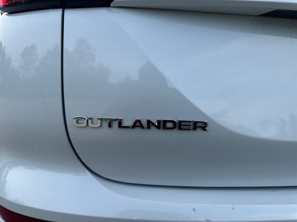 2022 Mitsubishi Outlander ES
