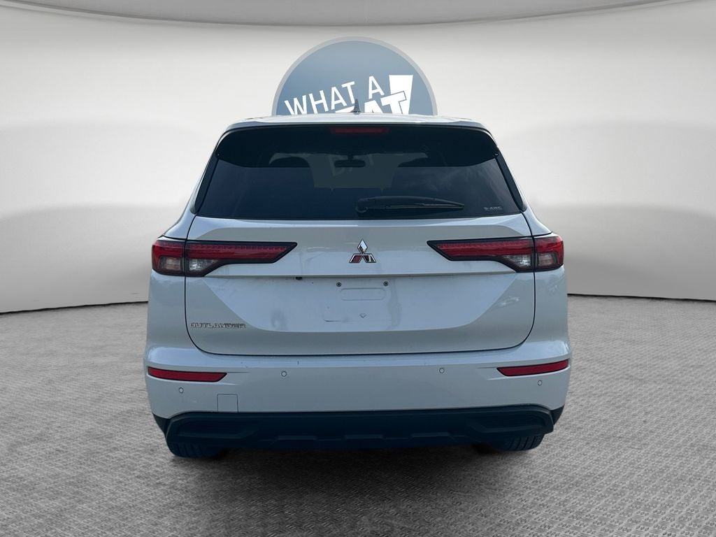 2022 Mitsubishi Outlander ES