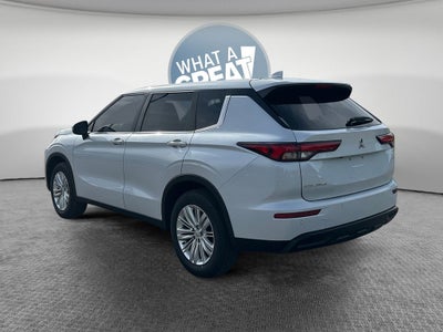 2022 Mitsubishi Outlander ES