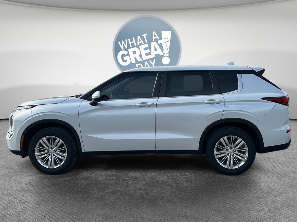 2022 Mitsubishi Outlander ES