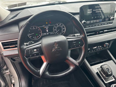 2022 Mitsubishi Outlander SE