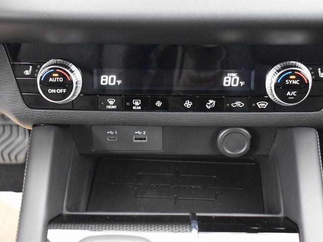 2023 Mitsubishi Outlander Base