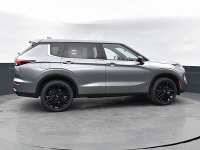2023 Mitsubishi Outlander Base