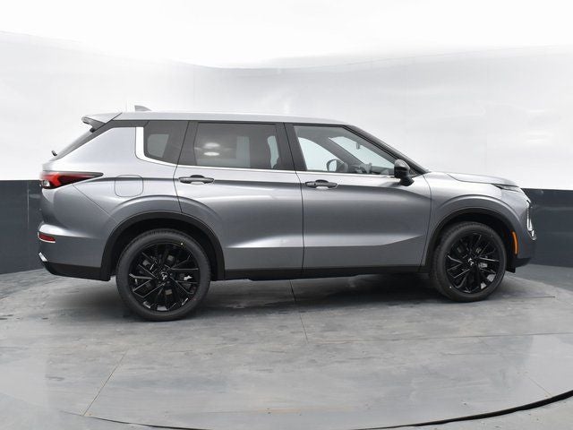 2023 Mitsubishi Outlander Base
