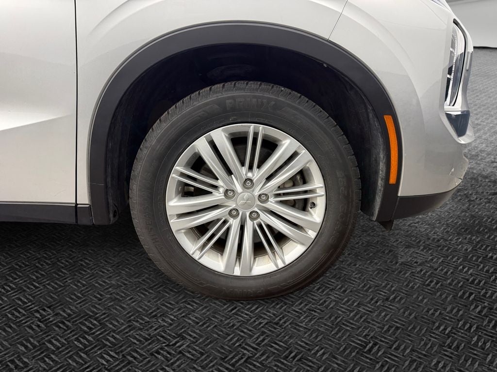 2024 Mitsubishi Outlander ES