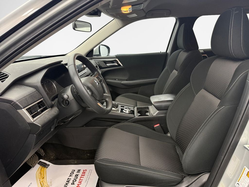 2024 Mitsubishi Outlander ES