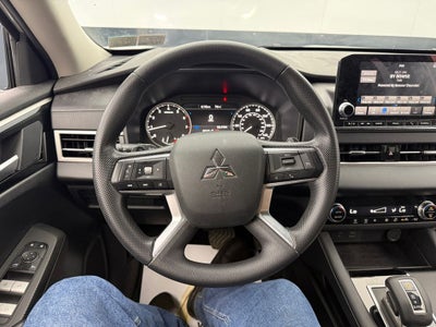 2024 Mitsubishi Outlander ES