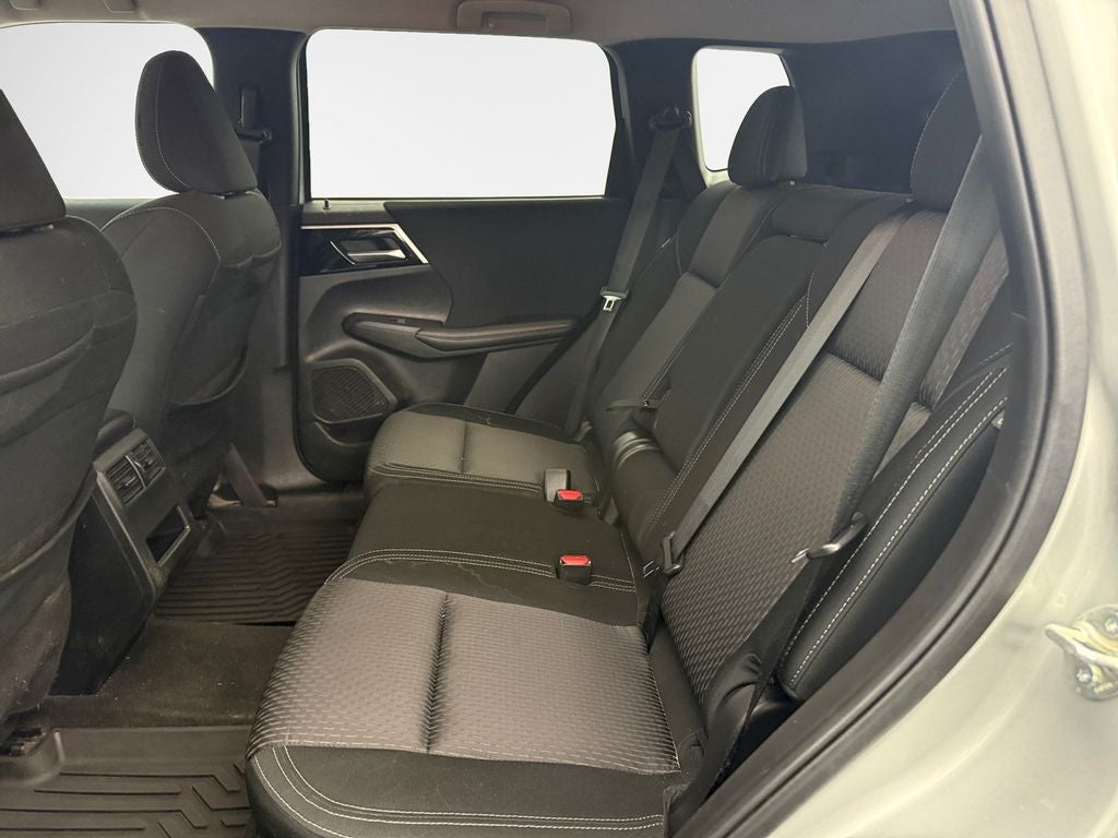 2024 Mitsubishi Outlander ES