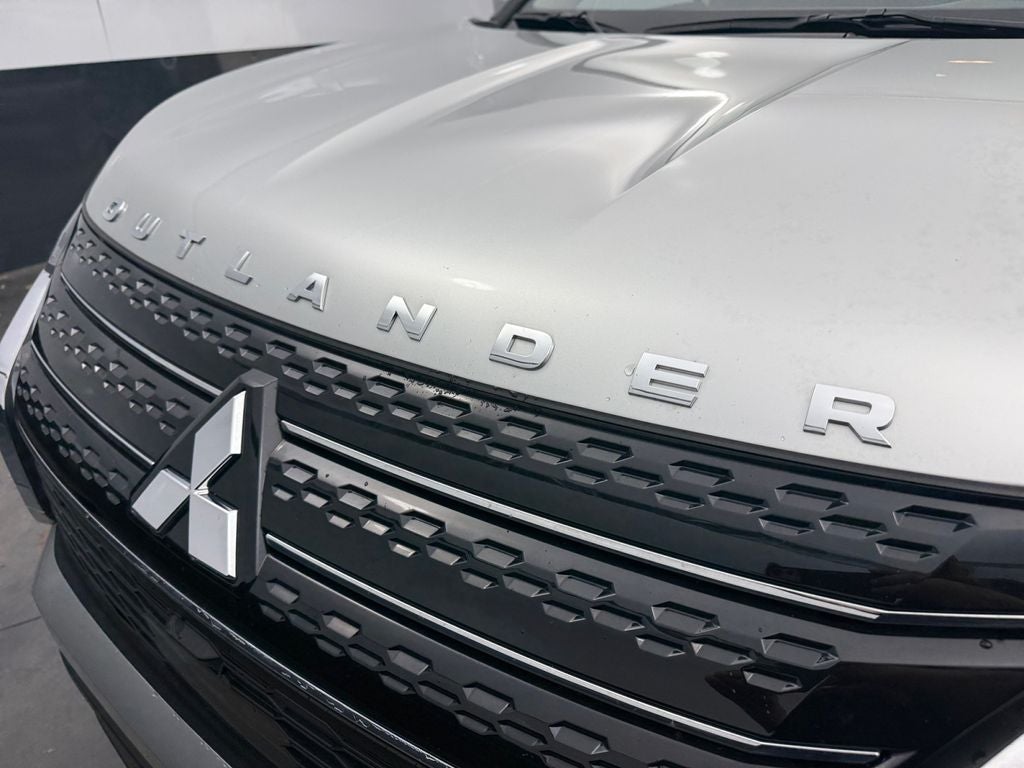 2024 Mitsubishi Outlander ES