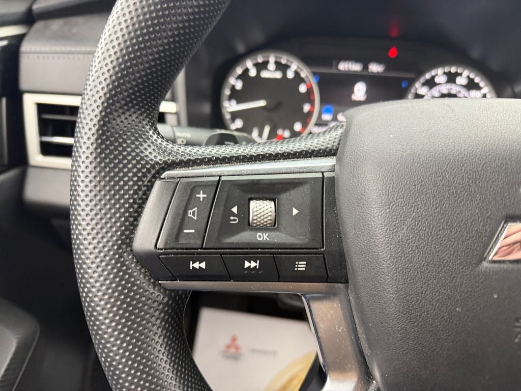 2024 Mitsubishi Outlander ES