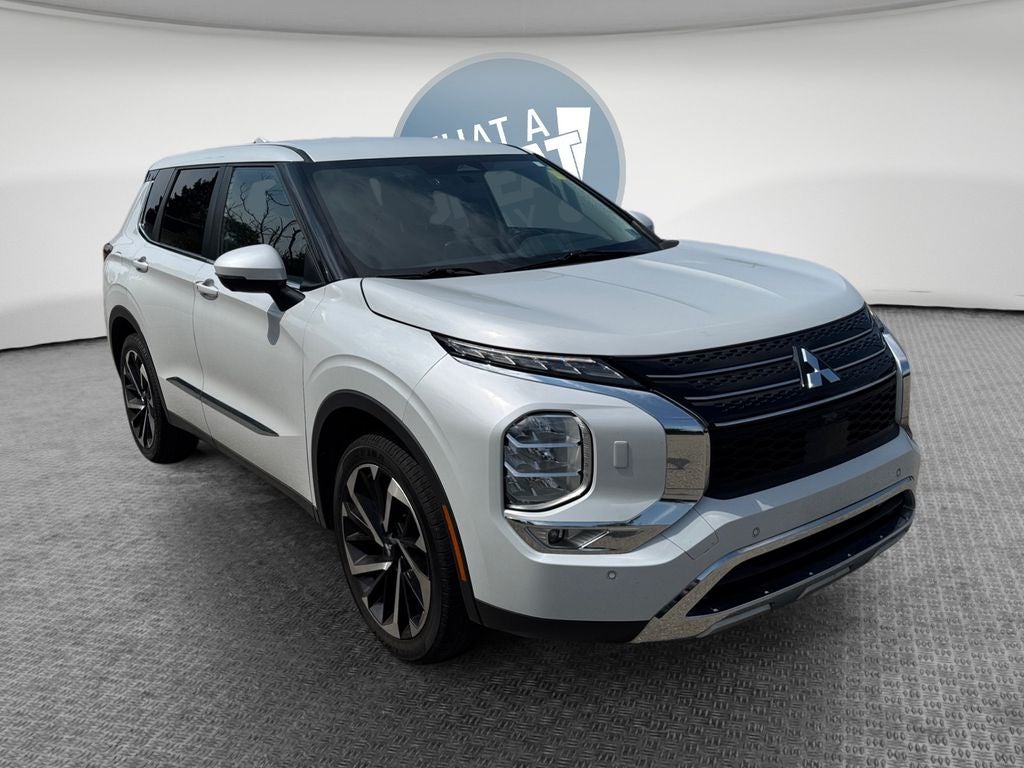 2022 Mitsubishi Outlander Base