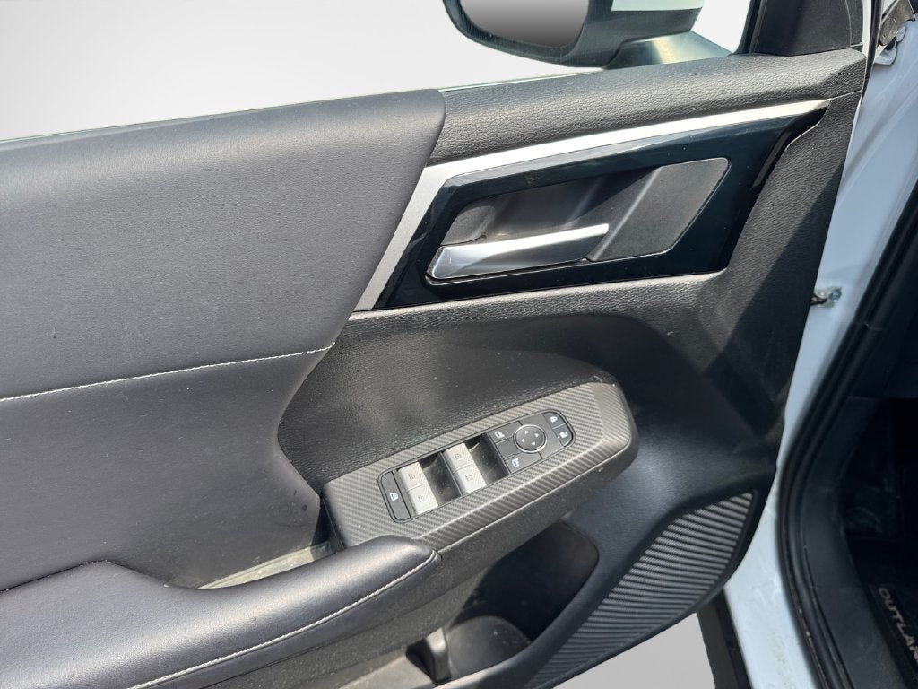 2022 Mitsubishi Outlander SE
