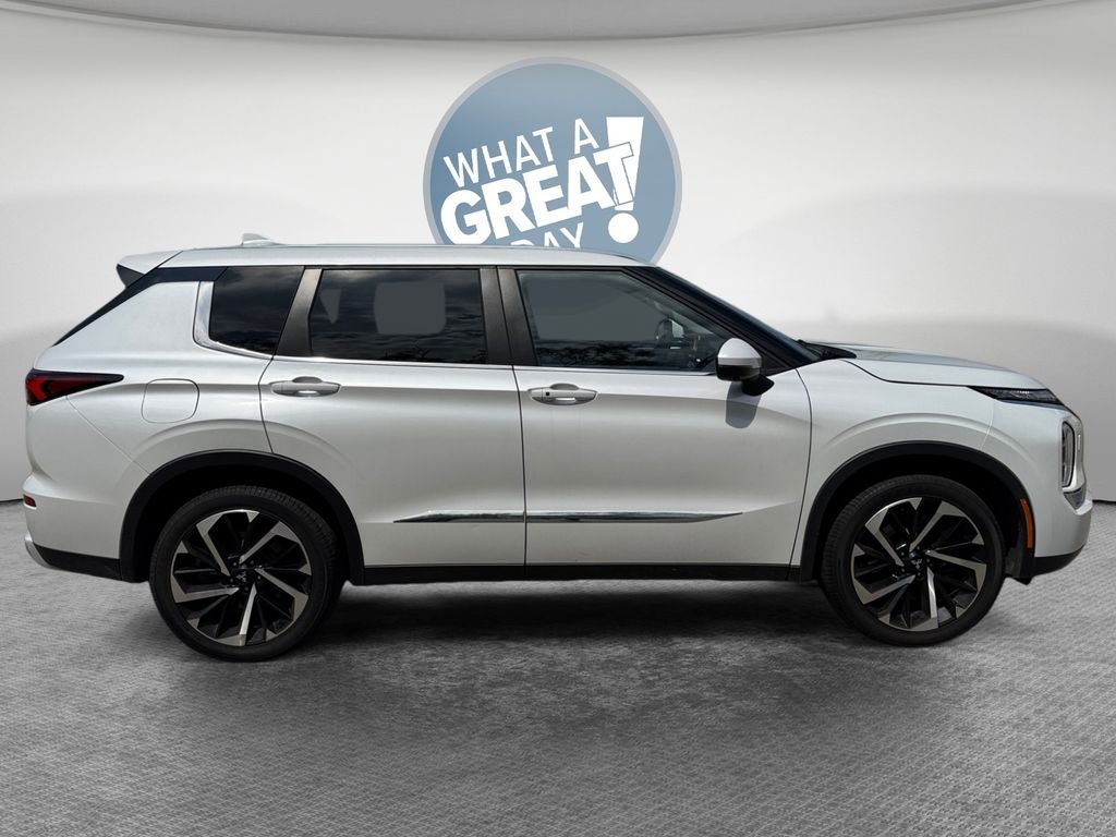 2022 Mitsubishi Outlander Base