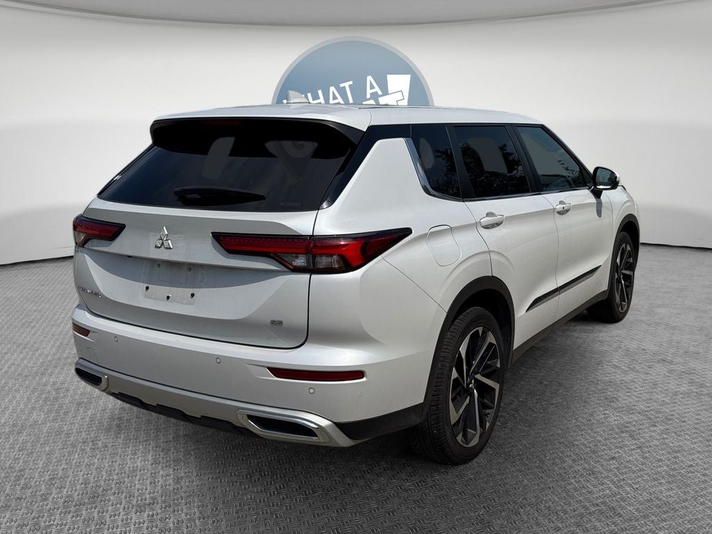 2022 Mitsubishi Outlander Base