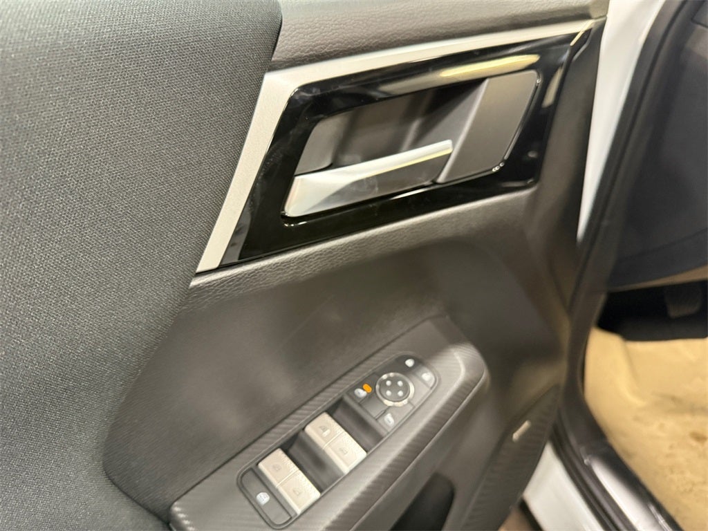 2025 Mitsubishi Outlander ES