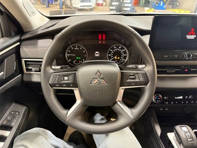 2025 Mitsubishi Outlander ES