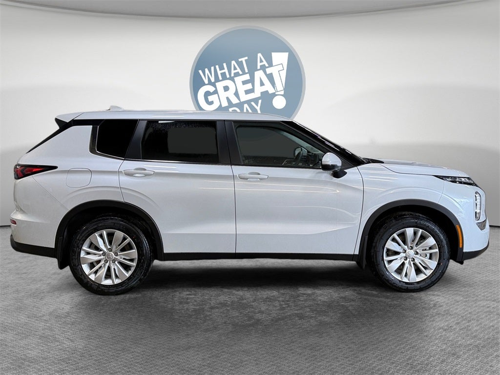 2025 Mitsubishi Outlander ES