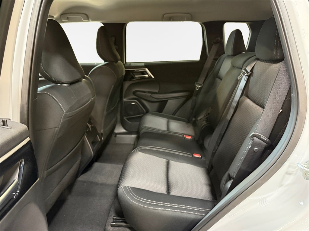 2025 Mitsubishi Outlander ES