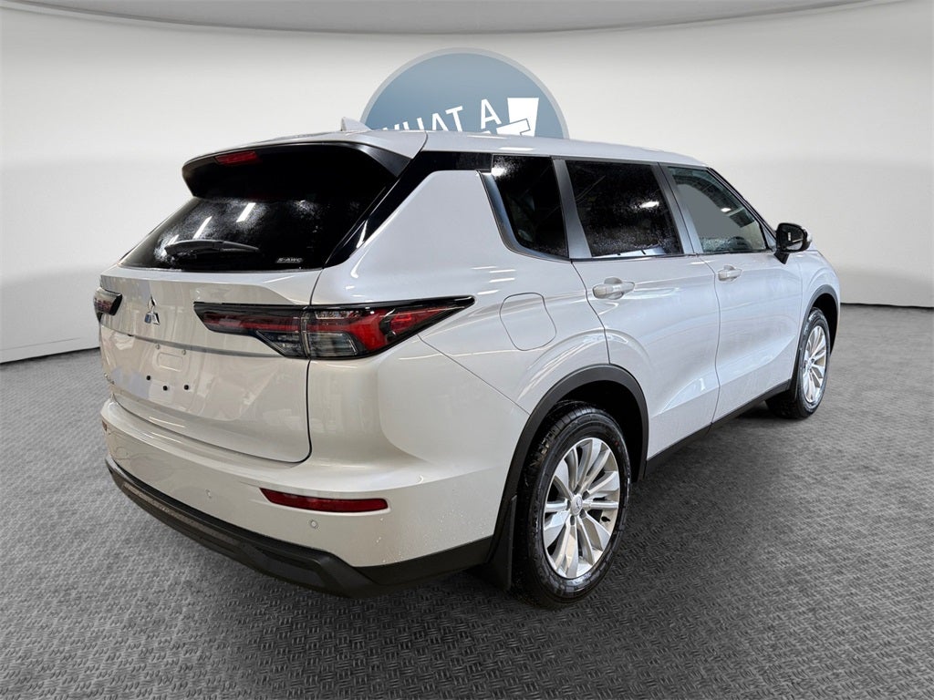 2025 Mitsubishi Outlander ES