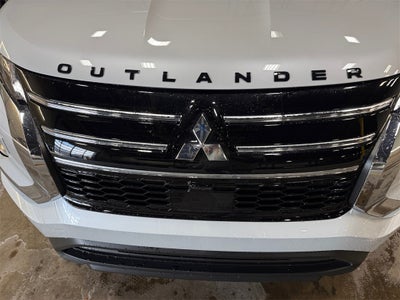 2025 Mitsubishi Outlander ES
