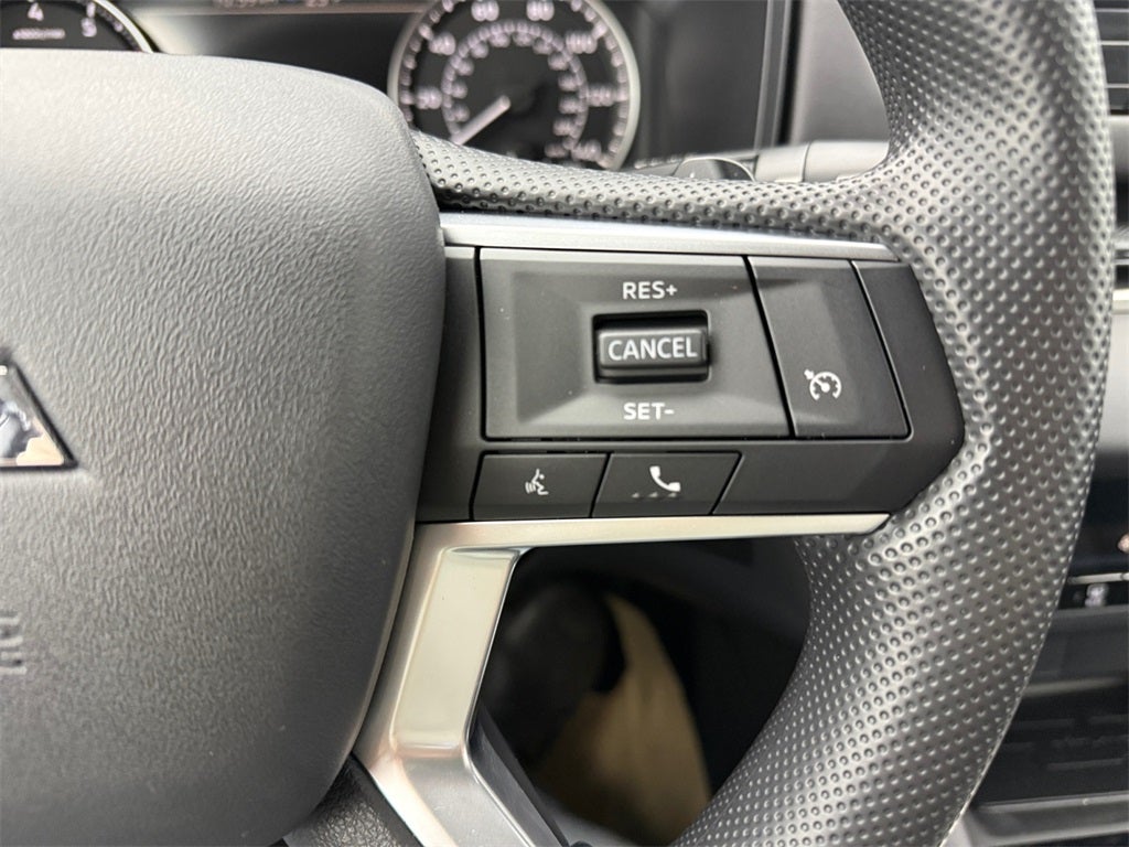 2025 Mitsubishi Outlander ES