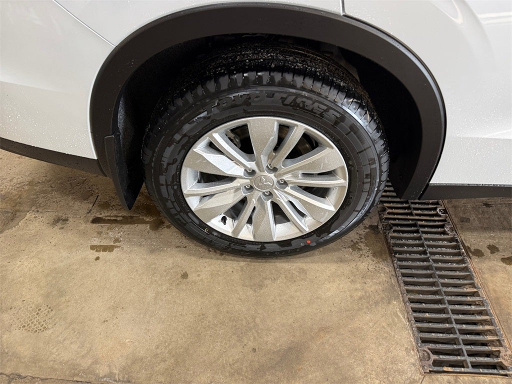 2025 Mitsubishi Outlander ES