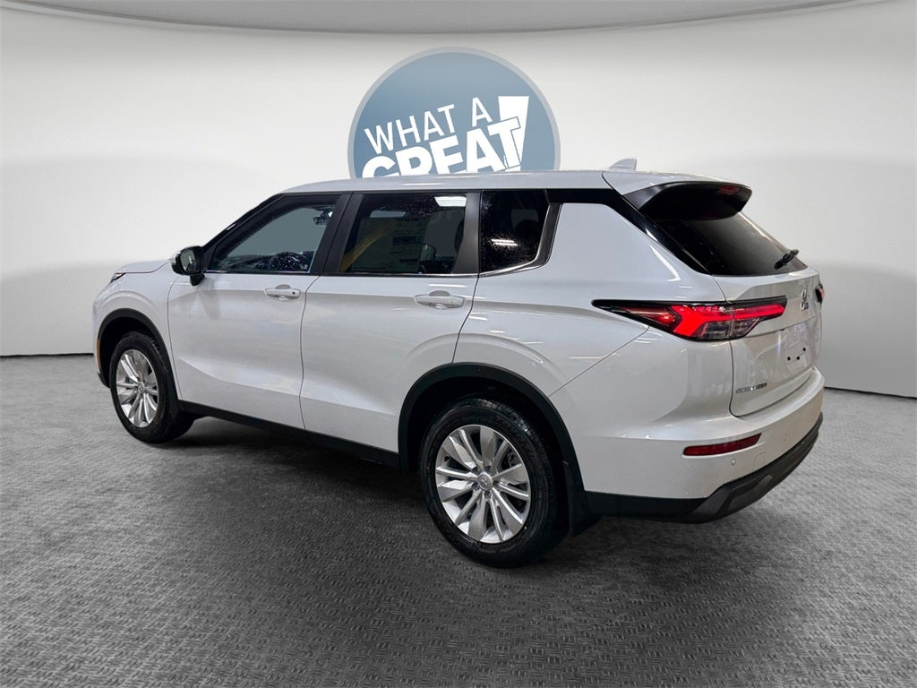 2025 Mitsubishi Outlander ES