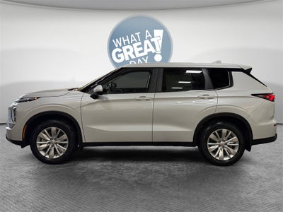 2025 Mitsubishi Outlander ES