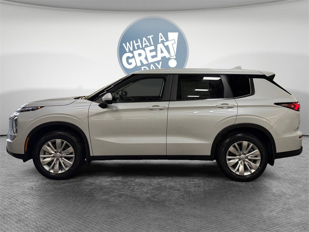 2025 Mitsubishi Outlander ES
