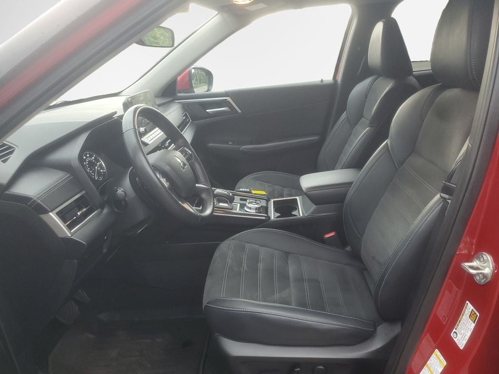 2023 Mitsubishi Outlander SE