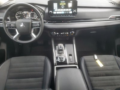 2023 Mitsubishi Outlander SE