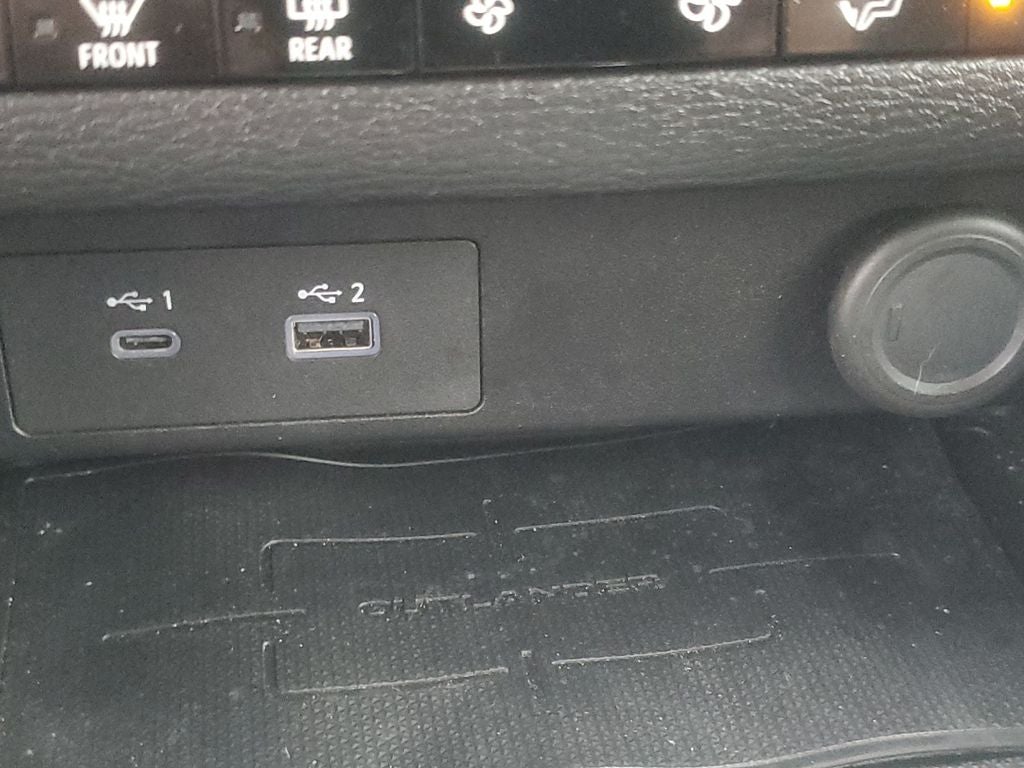 2023 Mitsubishi Outlander SE