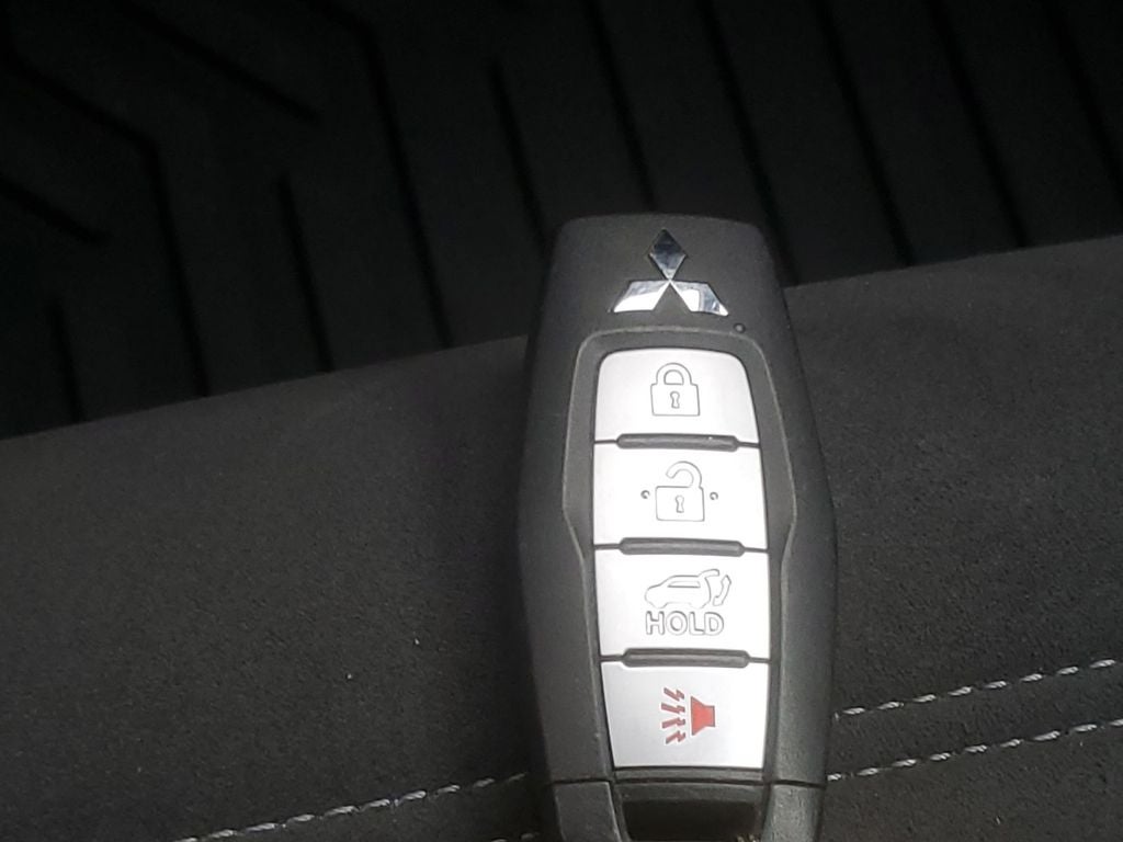 2023 Mitsubishi Outlander SE
