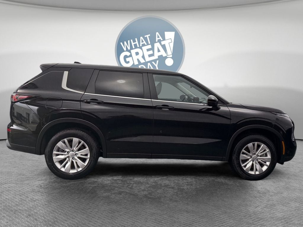 2026 Mitsubishi Outlander ES