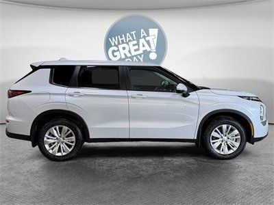 2026 Mitsubishi Outlander ES