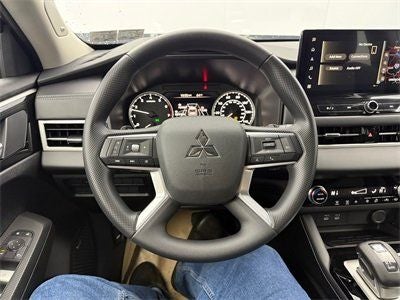 2026 Mitsubishi Outlander ES