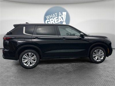 2026 Mitsubishi Outlander ES