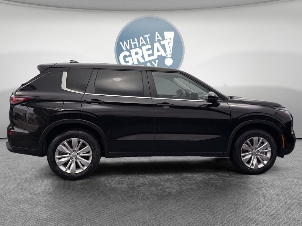 2026 Mitsubishi Outlander ES