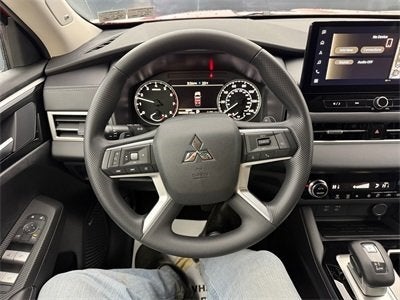 2026 Mitsubishi Outlander ES