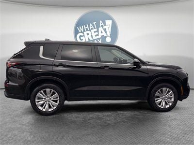 2026 Mitsubishi Outlander ES