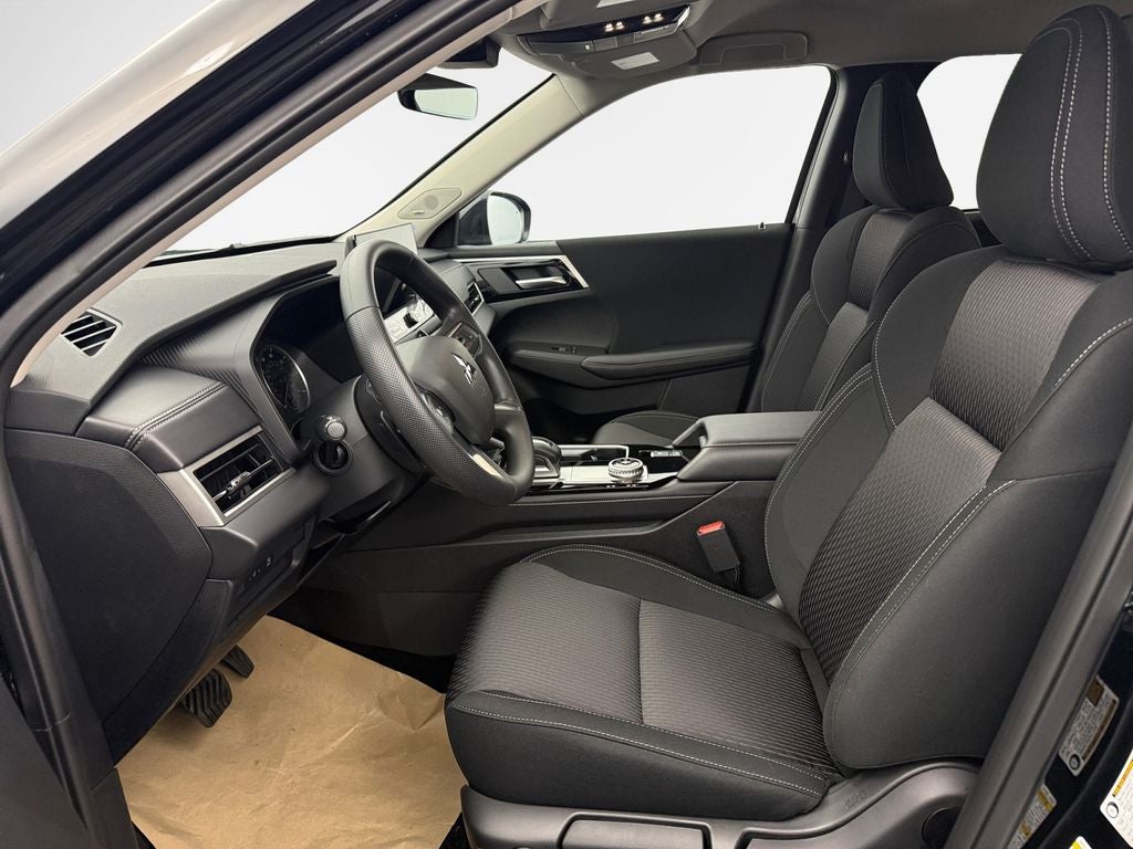 2026 Mitsubishi Outlander ES