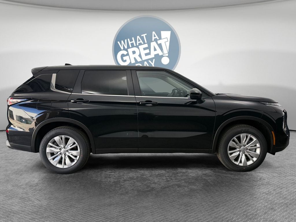 2026 Mitsubishi Outlander ES