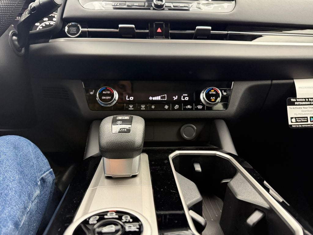 2026 Mitsubishi Outlander ES