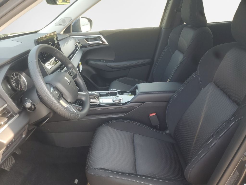 2026 Mitsubishi Outlander ES