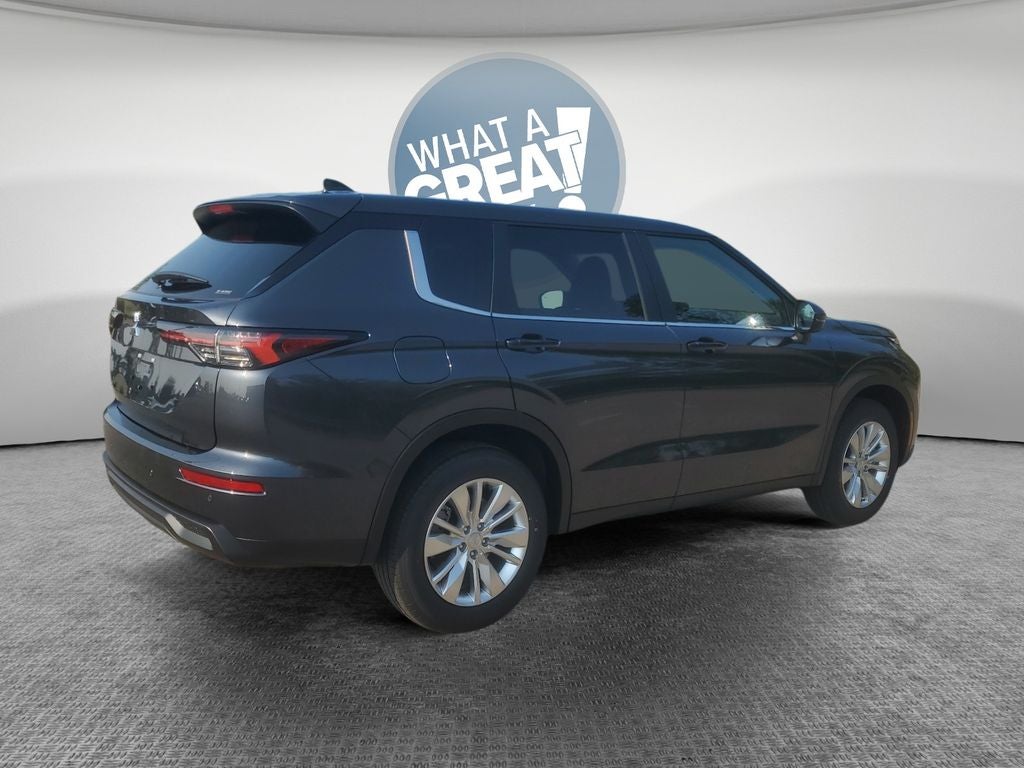 2026 Mitsubishi Outlander ES