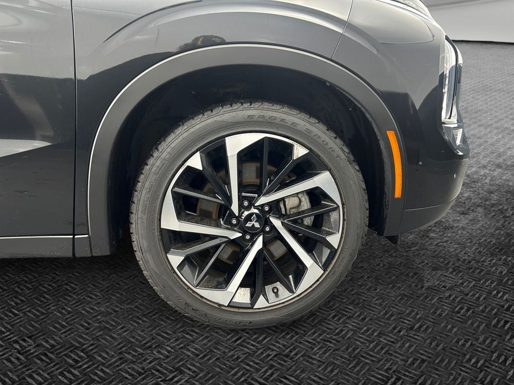2024 Mitsubishi Outlander Base