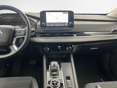 2024 Mitsubishi Outlander Base
