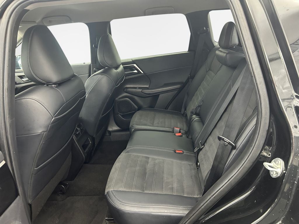2024 Mitsubishi Outlander Base